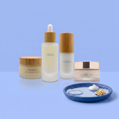 Nymphs Skin Routine per pelli mature: i prodotti del kit su fondo azzurro con piattino